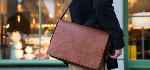 Reasons You Should Buy This Men's Leather Messenger Bag